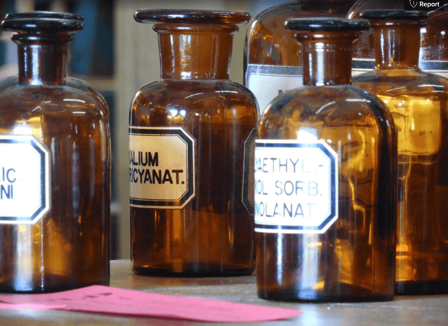 brown glas bottles used in Pharmacy